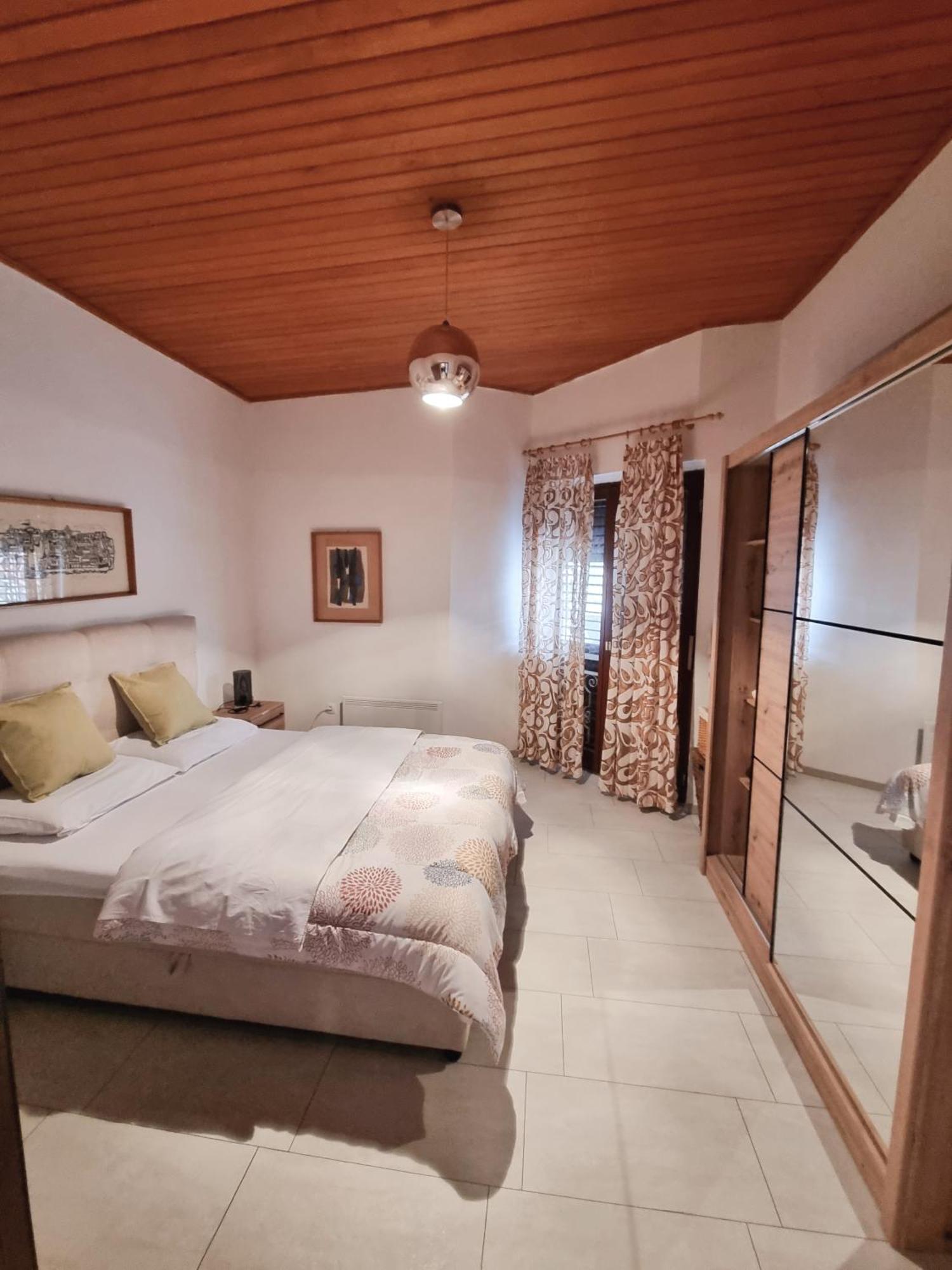 Villa Zlata - Holiday House Башка Номер фото